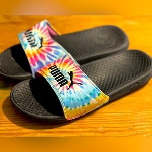 Women’s size 8 puma slides